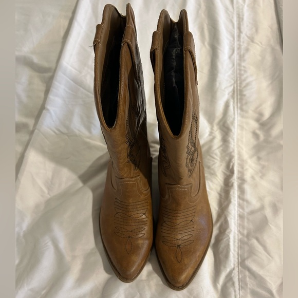 Coconuts women’s size 7.5 brown cowboy boots. - Picture 4 of 9